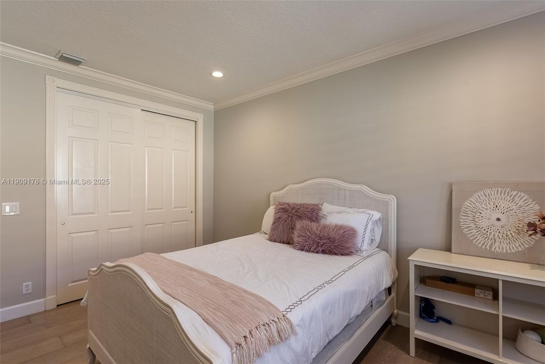 For Sale: $2,570,000 (5 beds, 4 baths, 4377 Square Feet)