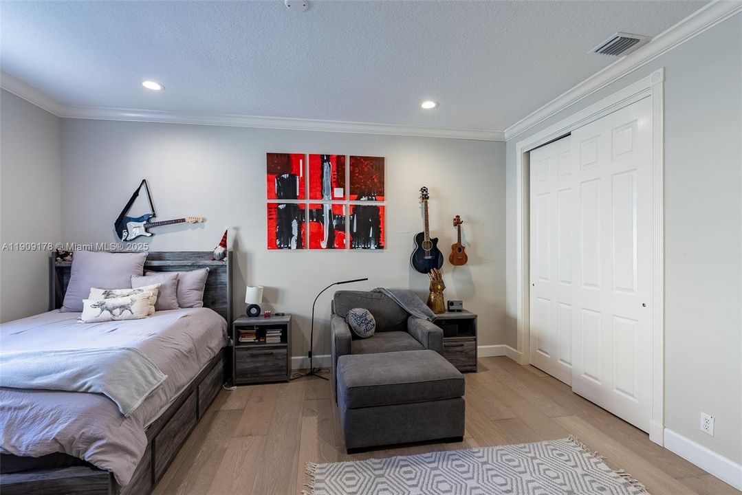 For Sale: $2,570,000 (5 beds, 4 baths, 4377 Square Feet)