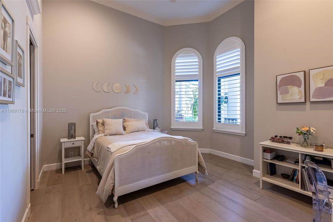 For Sale: $2,570,000 (5 beds, 4 baths, 4377 Square Feet)