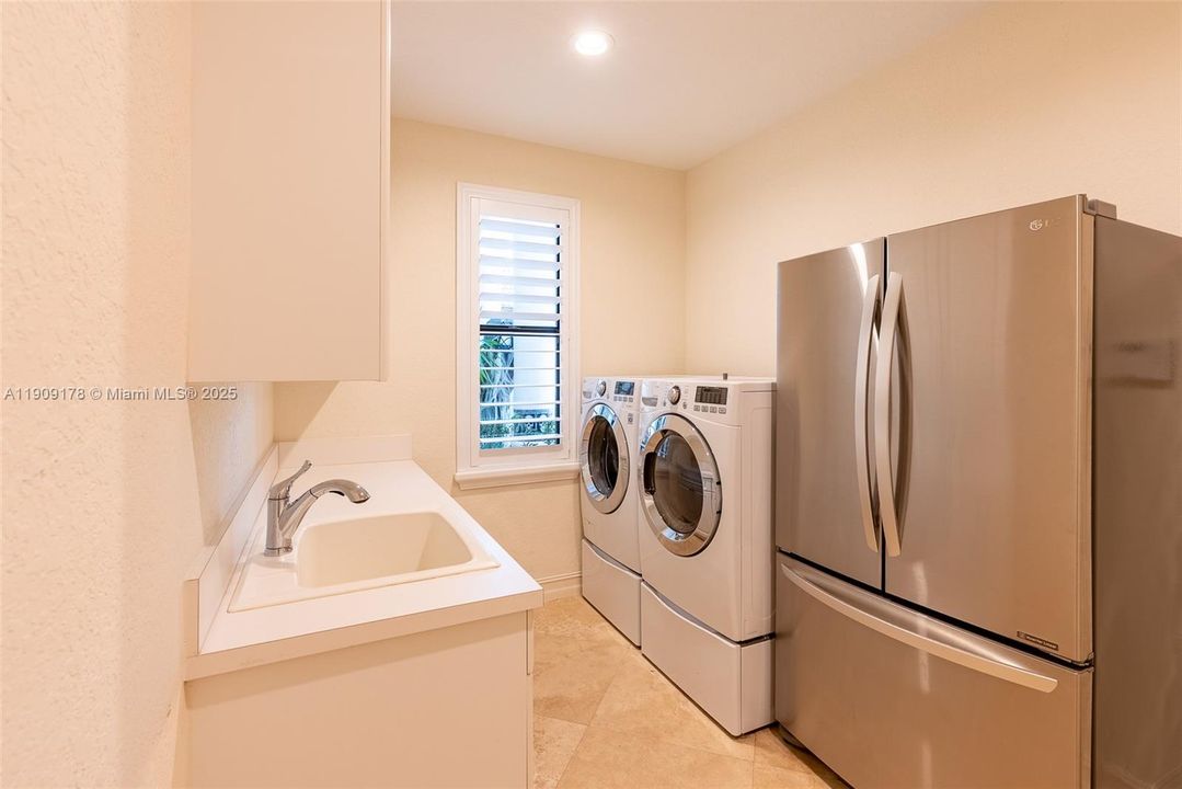 For Sale: $2,570,000 (5 beds, 4 baths, 4377 Square Feet)