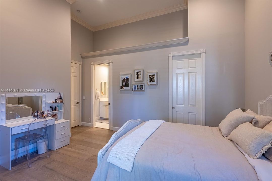 For Sale: $2,570,000 (5 beds, 4 baths, 4377 Square Feet)