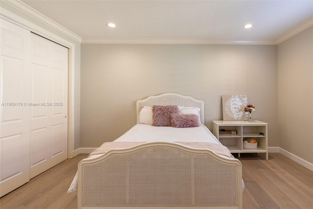 For Sale: $2,570,000 (5 beds, 4 baths, 4377 Square Feet)