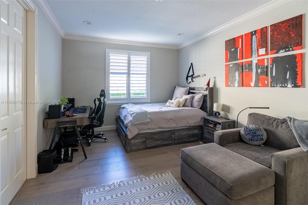 For Sale: $2,570,000 (5 beds, 4 baths, 4377 Square Feet)