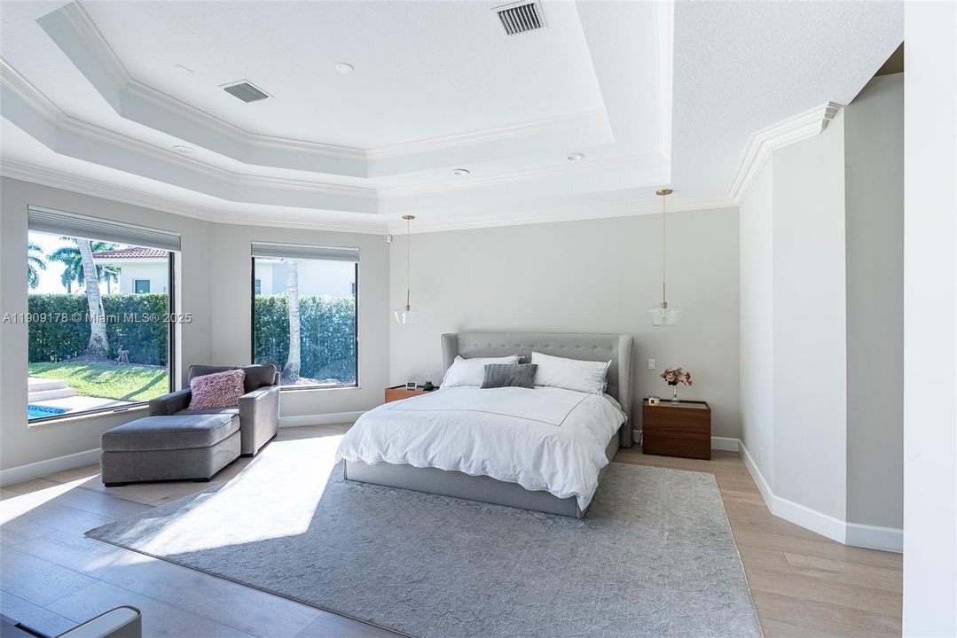 For Sale: $2,570,000 (5 beds, 4 baths, 4377 Square Feet)