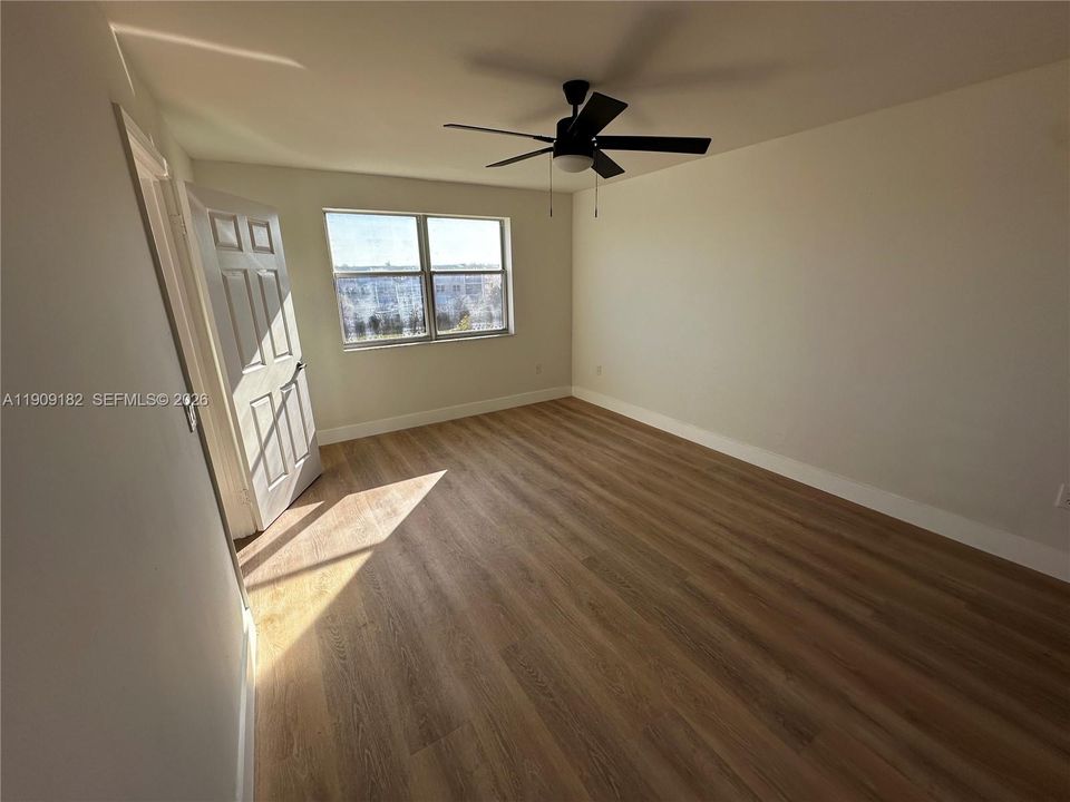 For Sale: $209,500 (2 beds, 2 baths, 1370 Square Feet)