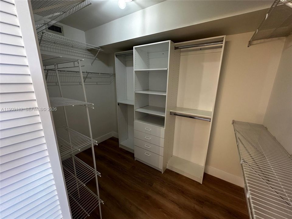 For Sale: $209,500 (2 beds, 2 baths, 1370 Square Feet)