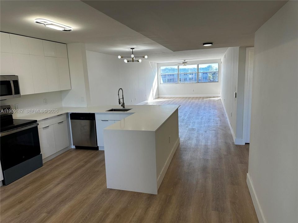 For Sale: $209,500 (2 beds, 2 baths, 1370 Square Feet)
