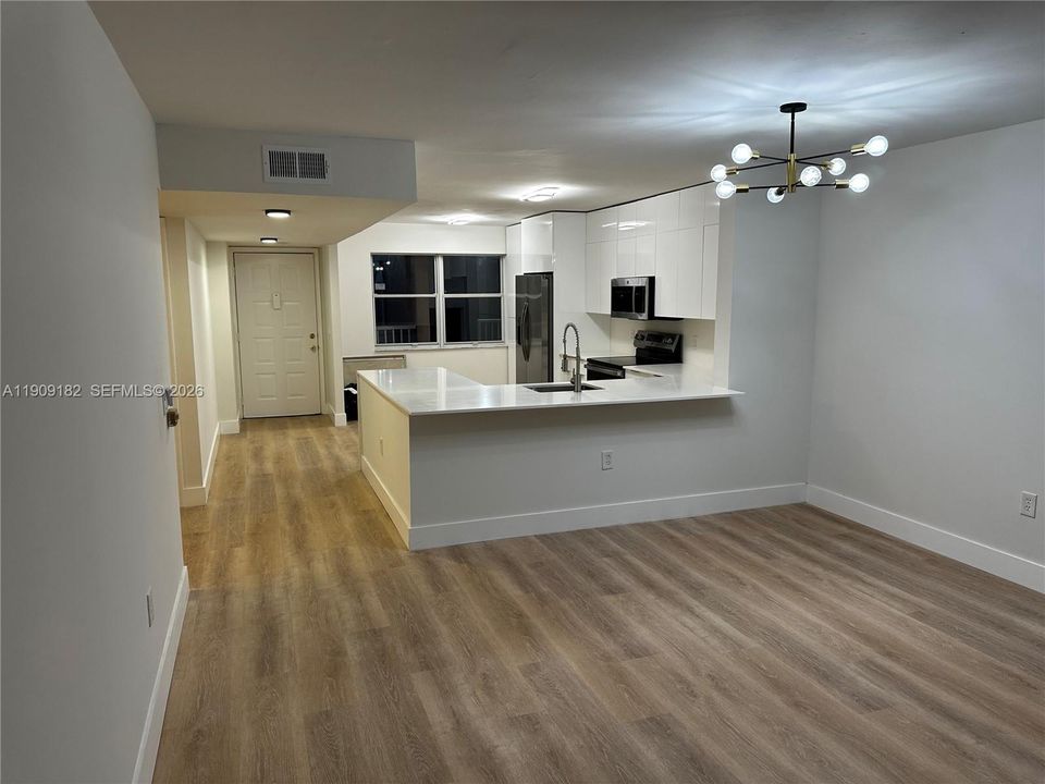 For Sale: $209,500 (2 beds, 2 baths, 1370 Square Feet)