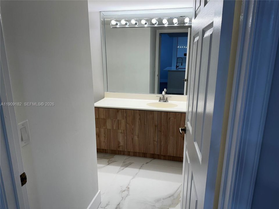 For Sale: $209,500 (2 beds, 2 baths, 1370 Square Feet)