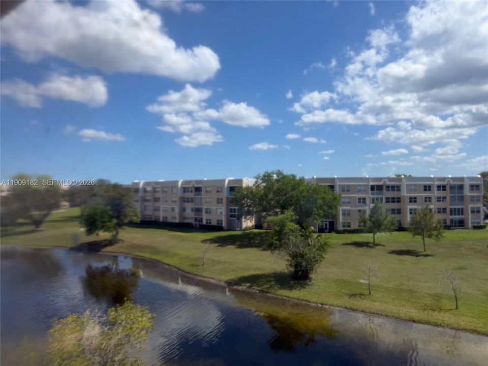 For Sale: $209,500 (2 beds, 2 baths, 1370 Square Feet)