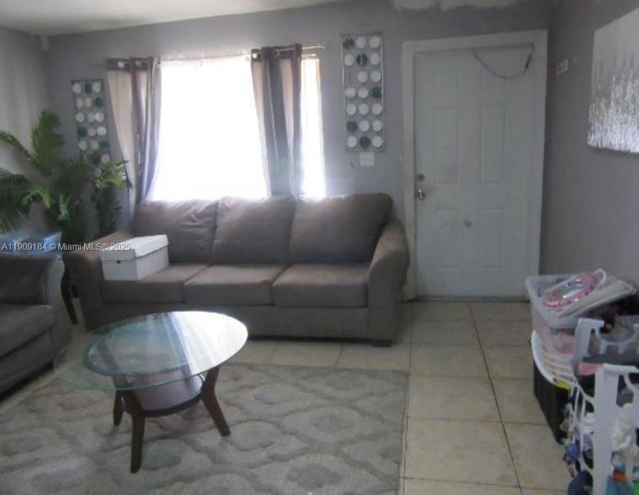 Active With Contract: $215,000 (4 beds, 2 baths, 1595 Square Feet)