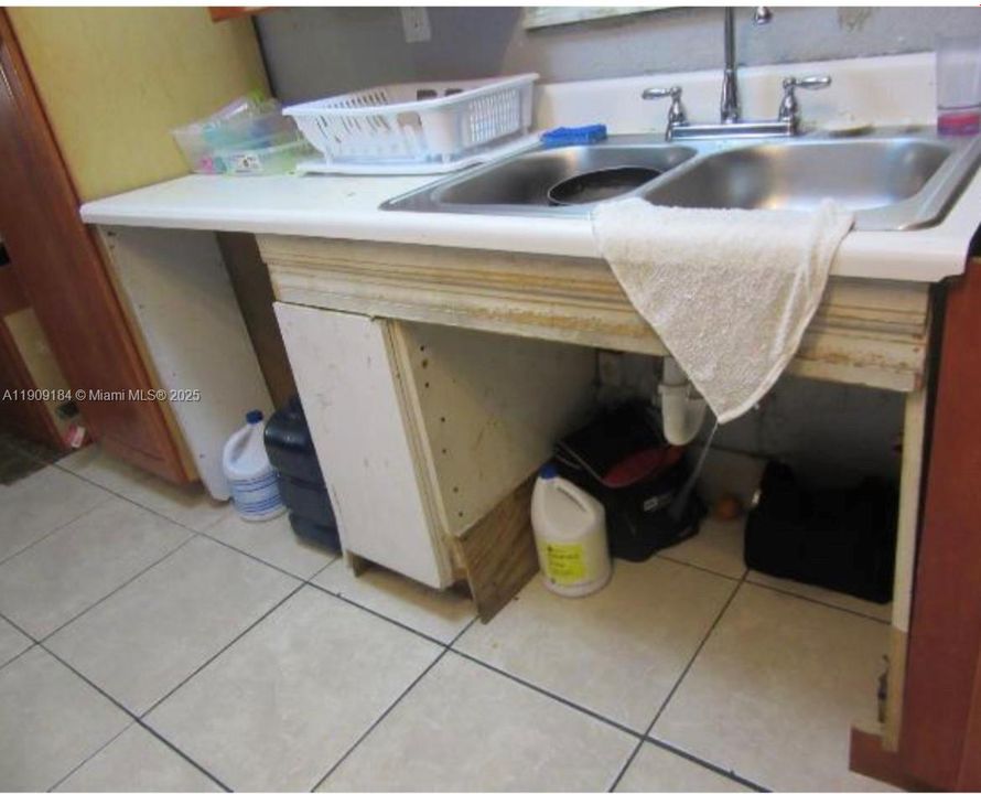 Active With Contract: $215,000 (4 beds, 2 baths, 1595 Square Feet)