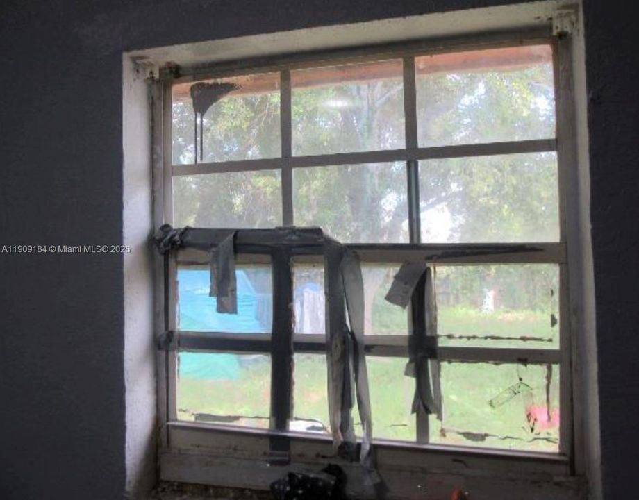 Active With Contract: $215,000 (4 beds, 2 baths, 1595 Square Feet)