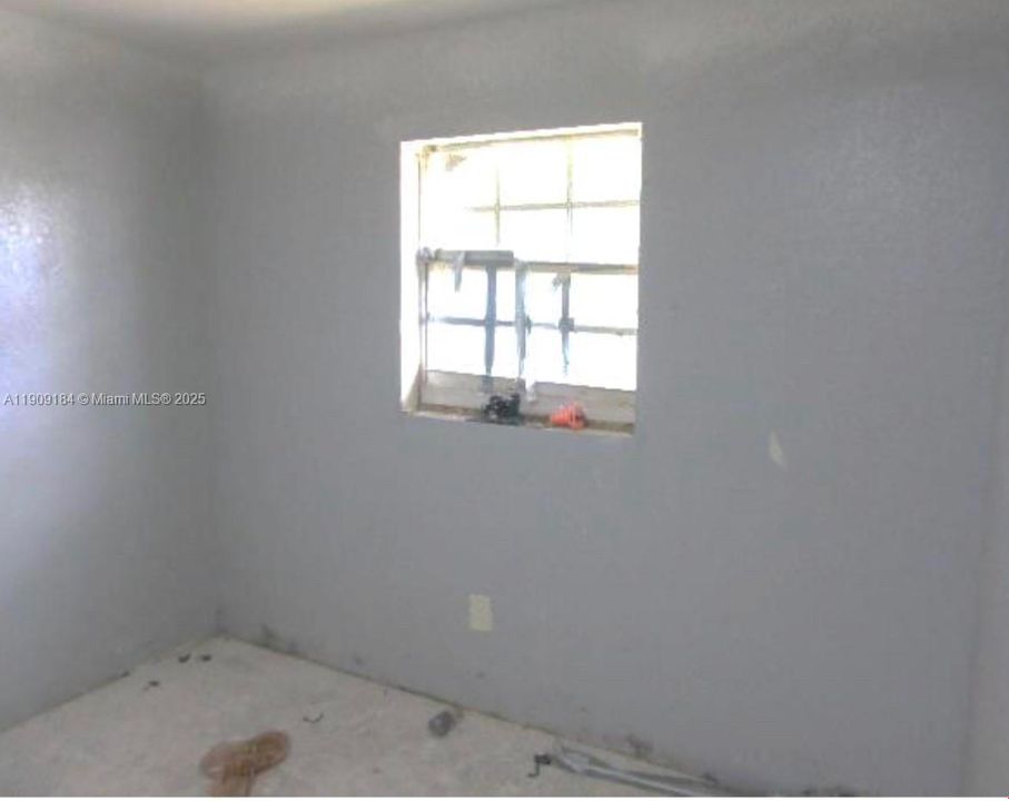 Active With Contract: $215,000 (4 beds, 2 baths, 1595 Square Feet)