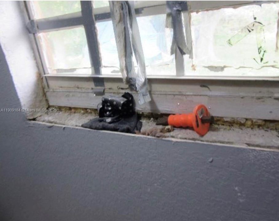 Active With Contract: $215,000 (4 beds, 2 baths, 1595 Square Feet)