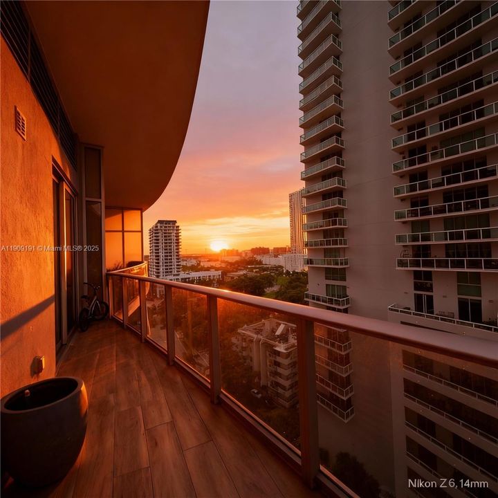 For Sale: $710,000 (2 beds, 2 baths, 1038 Square Feet)