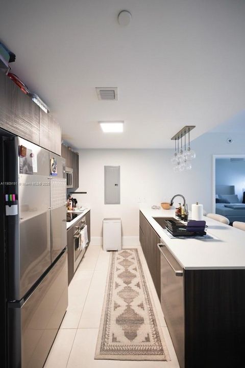 For Sale: $710,000 (2 beds, 2 baths, 1038 Square Feet)