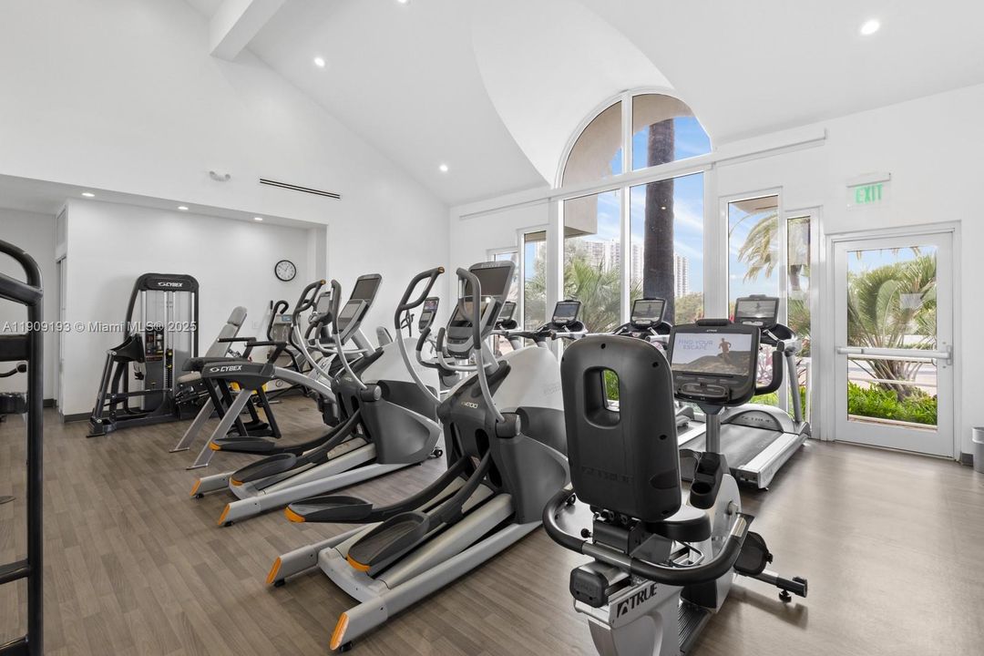 Active With Contract: $1,349,999 (3 beds, 2 baths, 2370 Square Feet)