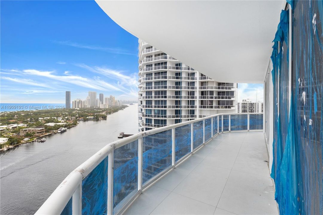 Active With Contract: $1,349,999 (3 beds, 2 baths, 2370 Square Feet)