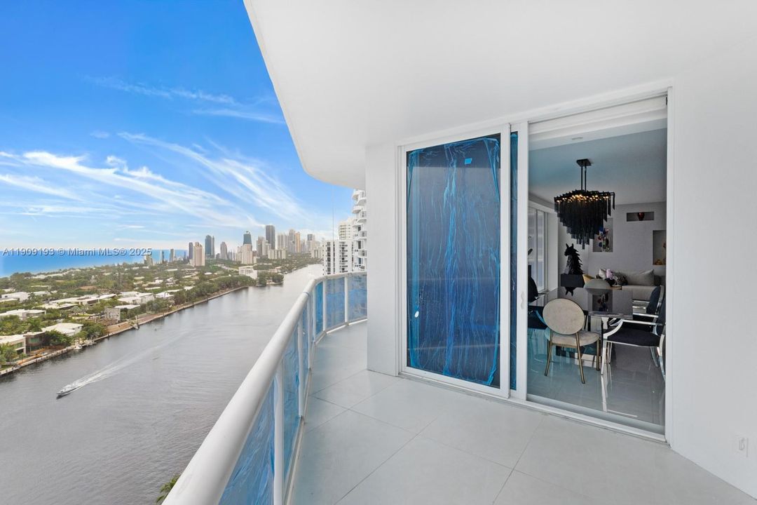 Active With Contract: $1,349,999 (3 beds, 2 baths, 2370 Square Feet)