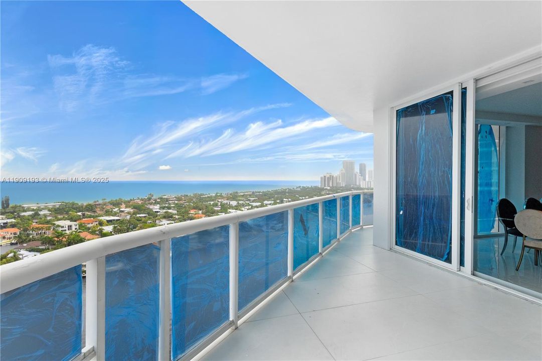 Active With Contract: $1,349,999 (3 beds, 2 baths, 2370 Square Feet)