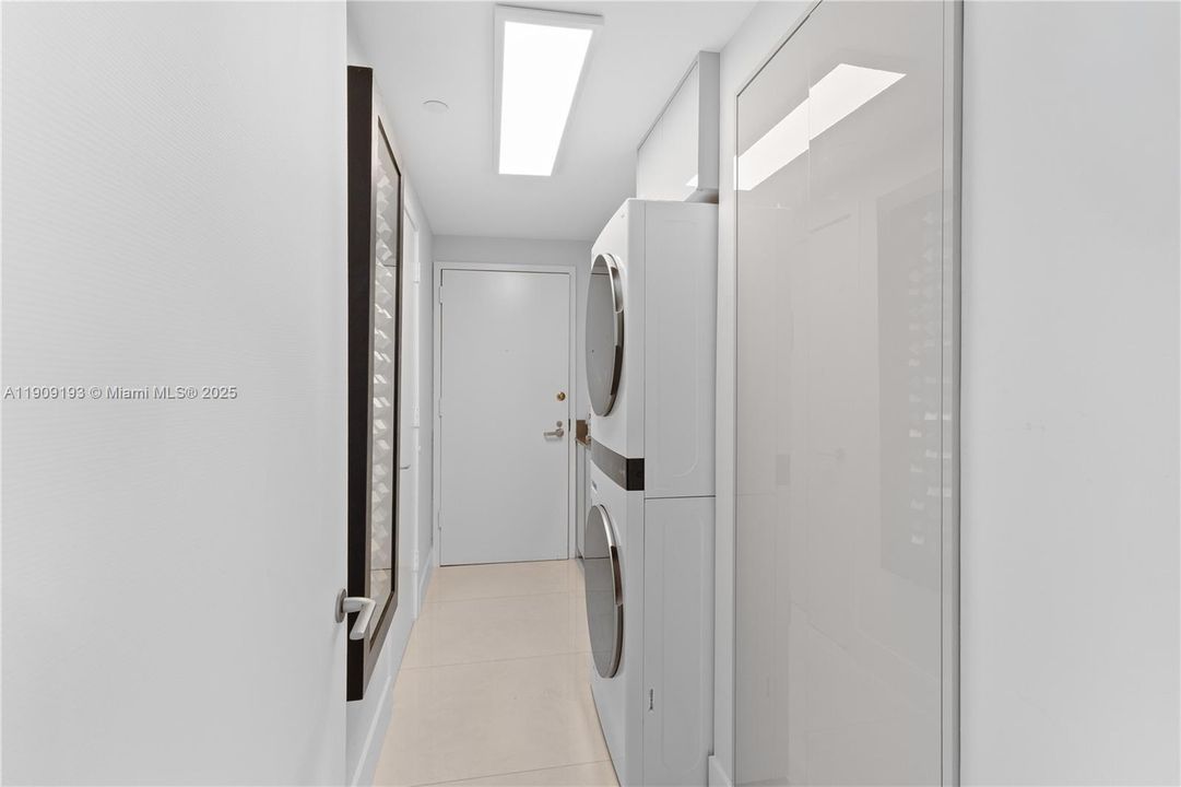 Active With Contract: $1,349,999 (3 beds, 2 baths, 2370 Square Feet)