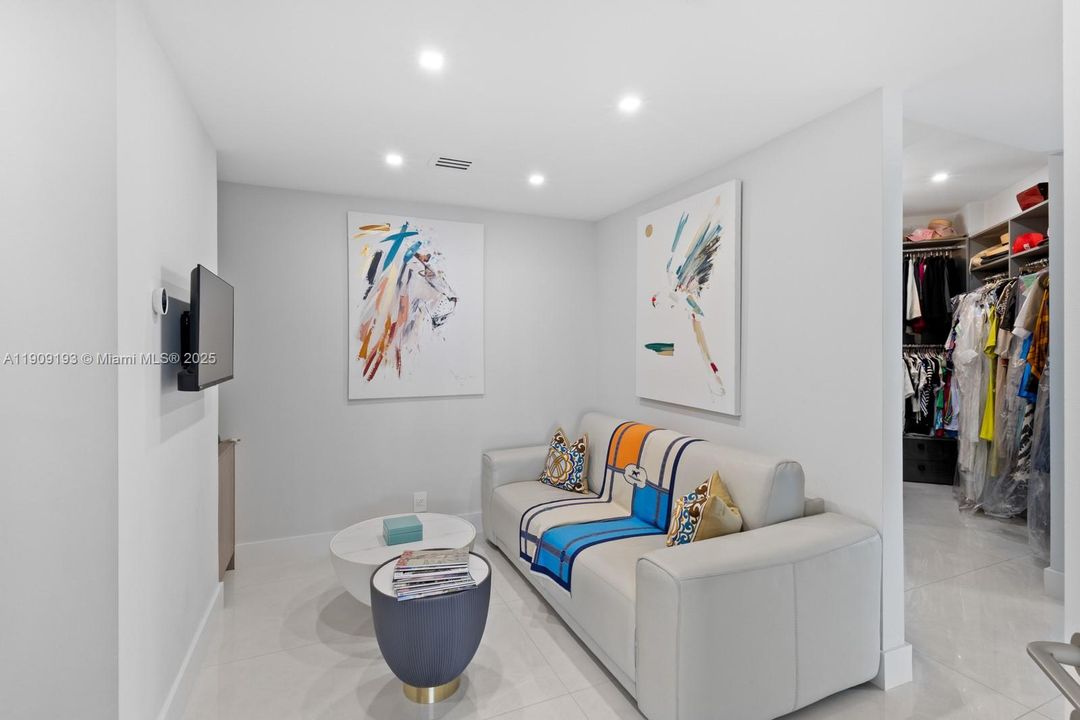 Active With Contract: $1,349,999 (3 beds, 2 baths, 2370 Square Feet)