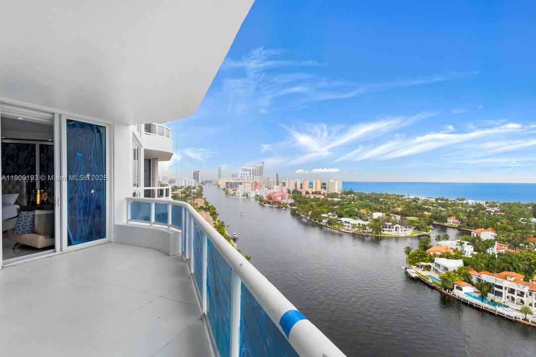 Active With Contract: $1,349,999 (3 beds, 2 baths, 2370 Square Feet)