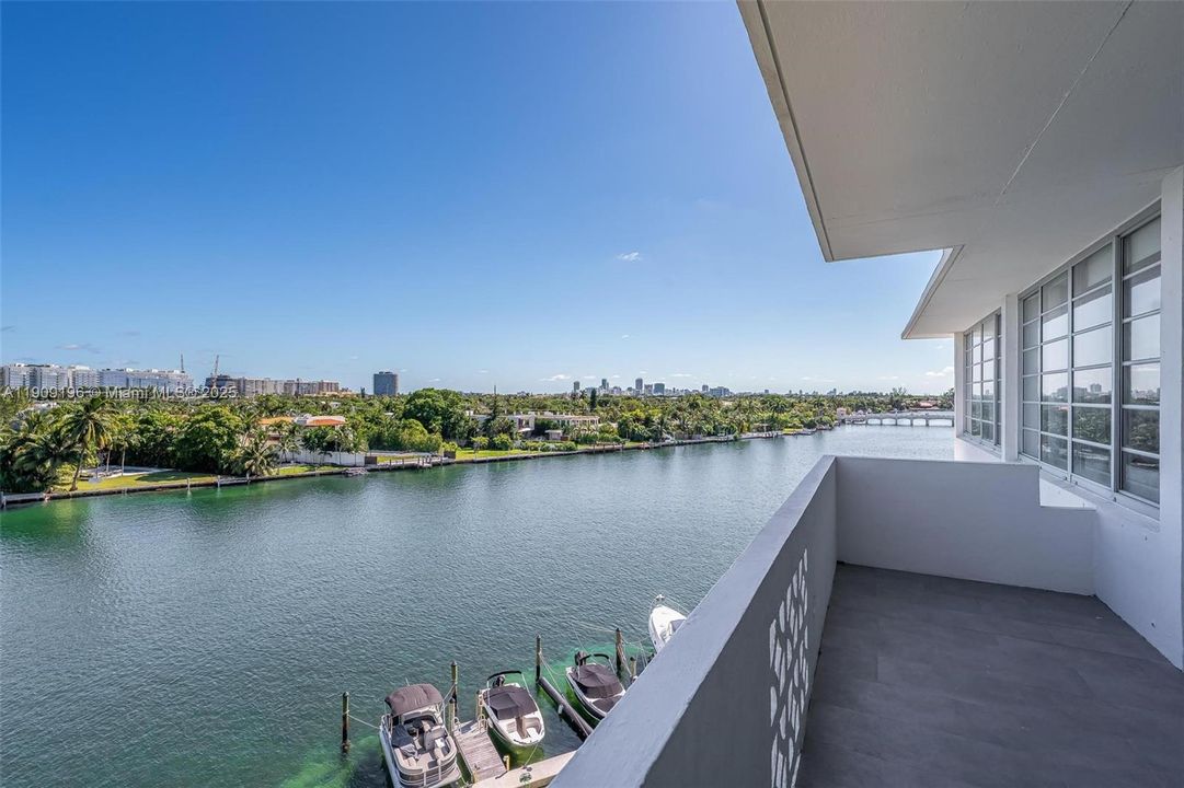 Activo con contrato: $4,000 (2 camas, 3 baños, 1413 Pies cuadrados)