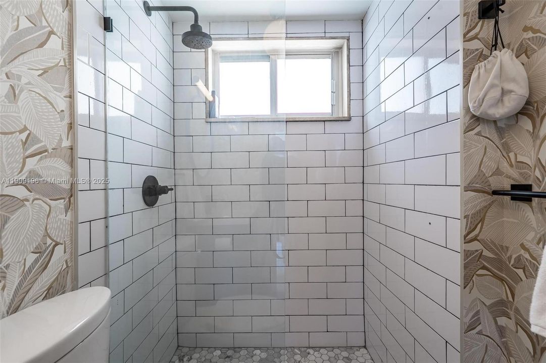 Activo con contrato: $4,000 (2 camas, 3 baños, 1413 Pies cuadrados)