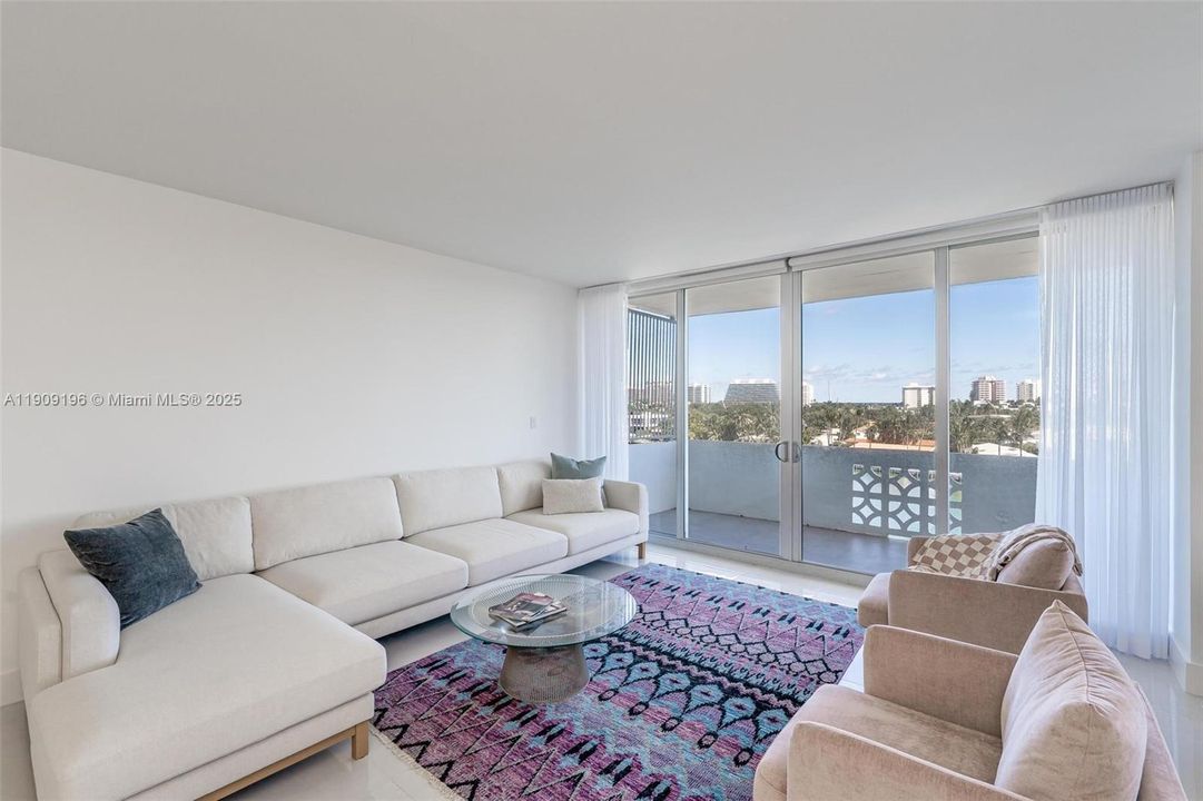 Activo con contrato: $4,000 (2 camas, 3 baños, 1413 Pies cuadrados)