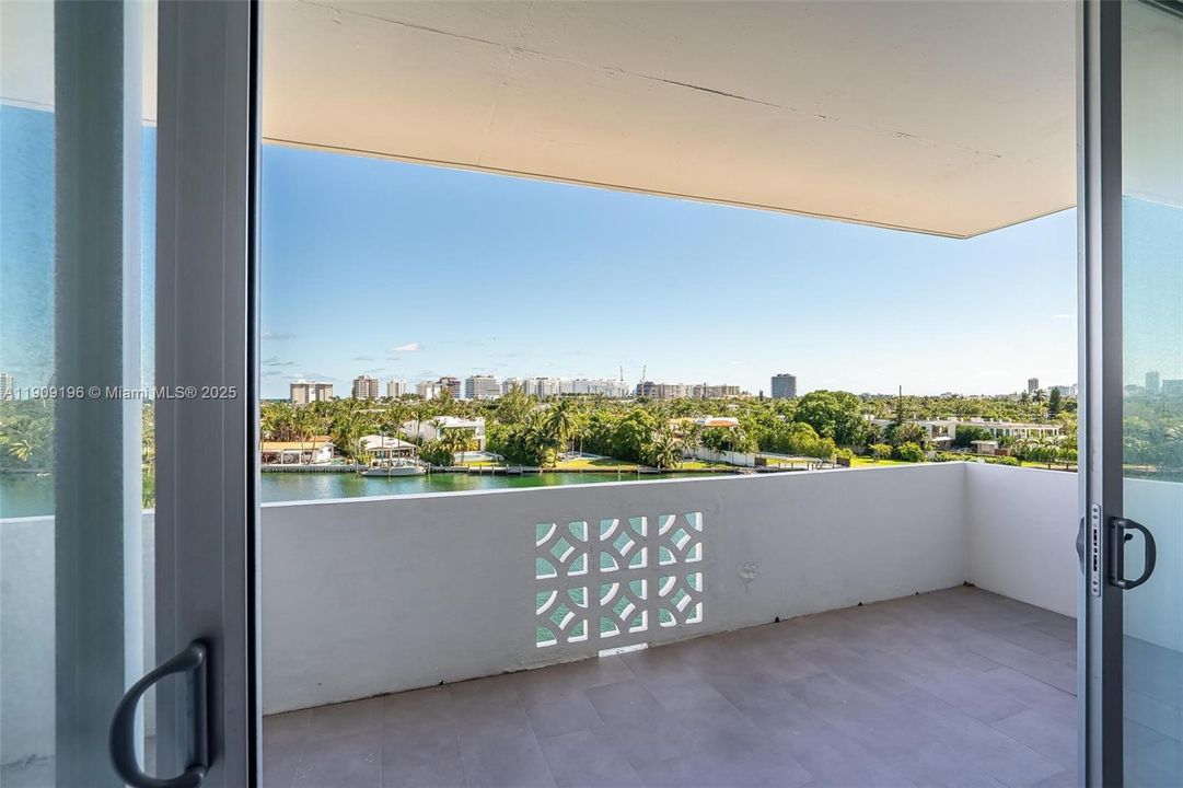 Activo con contrato: $4,000 (2 camas, 3 baños, 1413 Pies cuadrados)