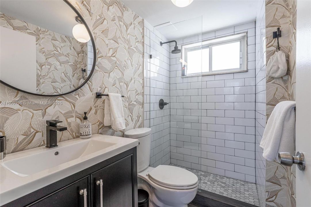 Activo con contrato: $4,000 (2 camas, 3 baños, 1413 Pies cuadrados)