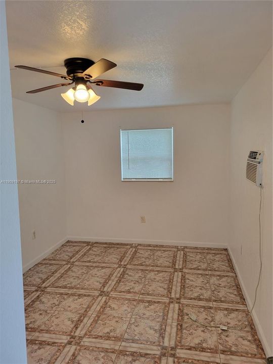 For Rent: $1,200 (1 beds, 1 baths, 480 Square Feet)