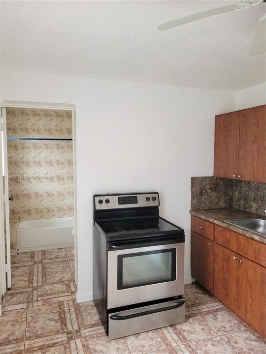 For Rent: $1,200 (1 beds, 1 baths, 480 Square Feet)