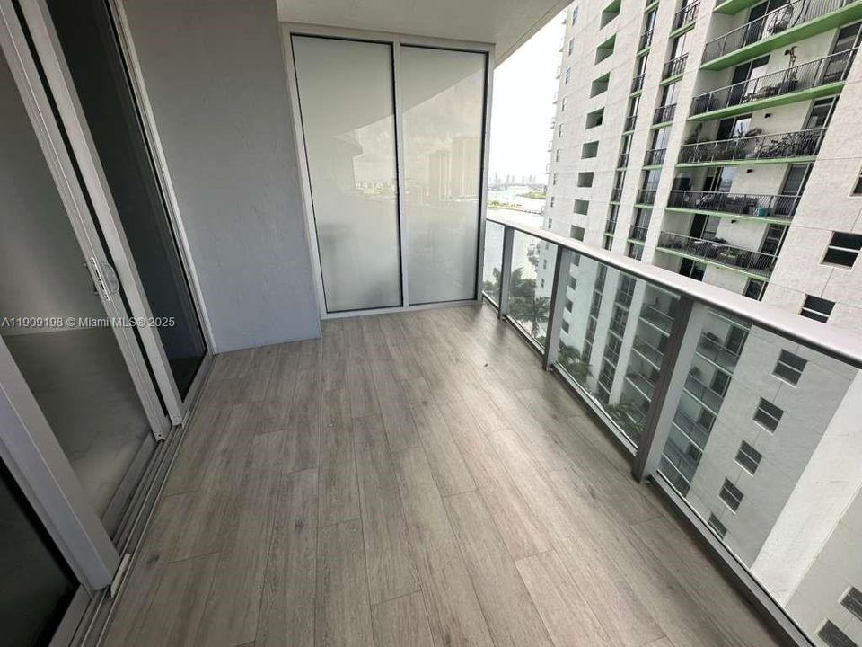 For Rent: $3,600 (1 beds, 1 baths, 745 Square Feet)