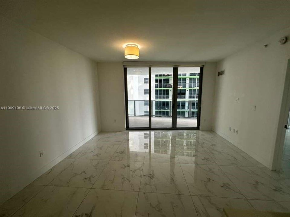 For Rent: $3,600 (1 beds, 1 baths, 745 Square Feet)