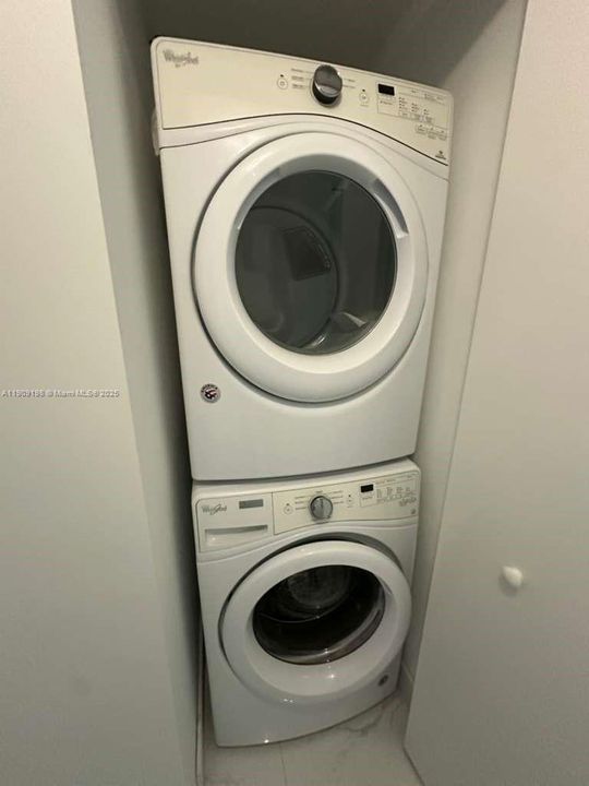 For Rent: $3,600 (1 beds, 1 baths, 745 Square Feet)