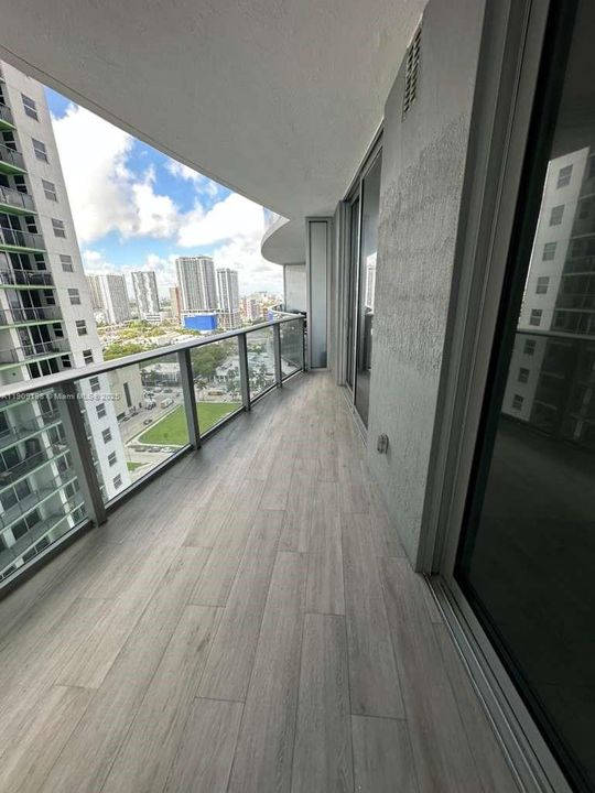 For Rent: $3,600 (1 beds, 1 baths, 745 Square Feet)