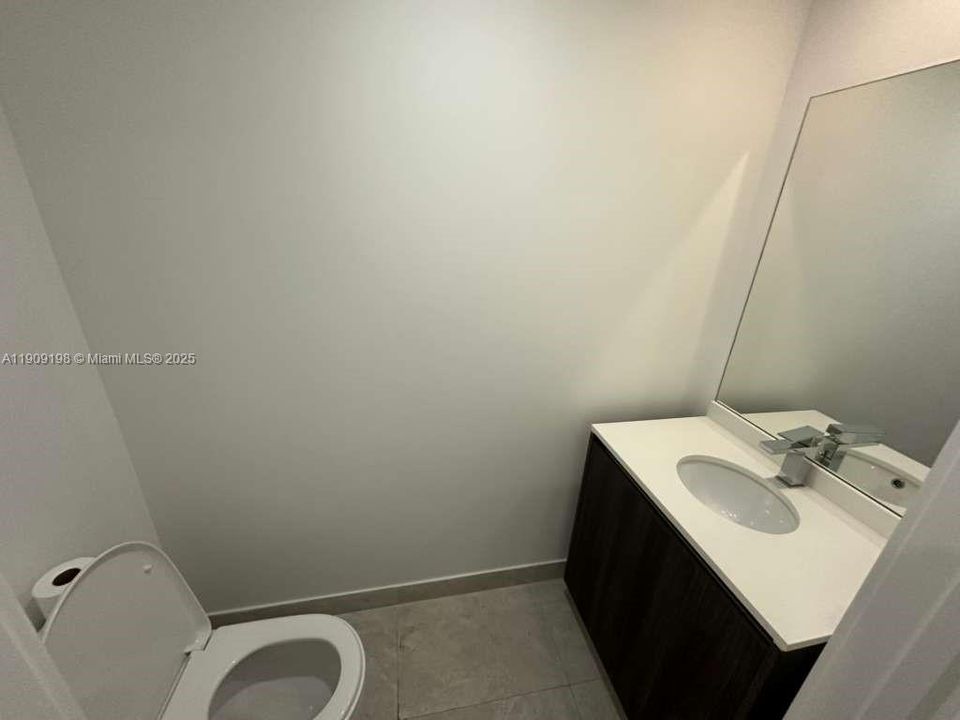 For Rent: $3,600 (1 beds, 1 baths, 745 Square Feet)