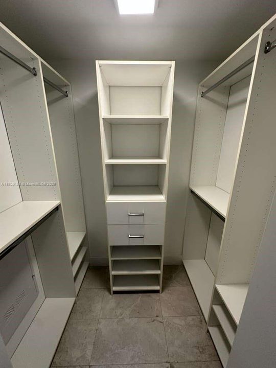 For Rent: $3,600 (1 beds, 1 baths, 745 Square Feet)