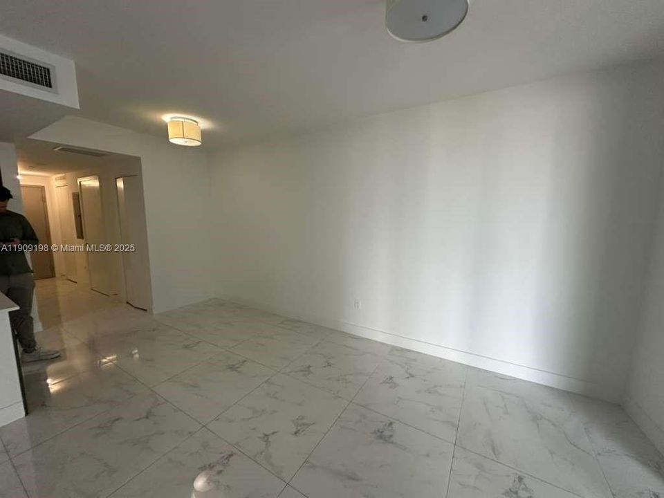 For Rent: $3,600 (1 beds, 1 baths, 745 Square Feet)