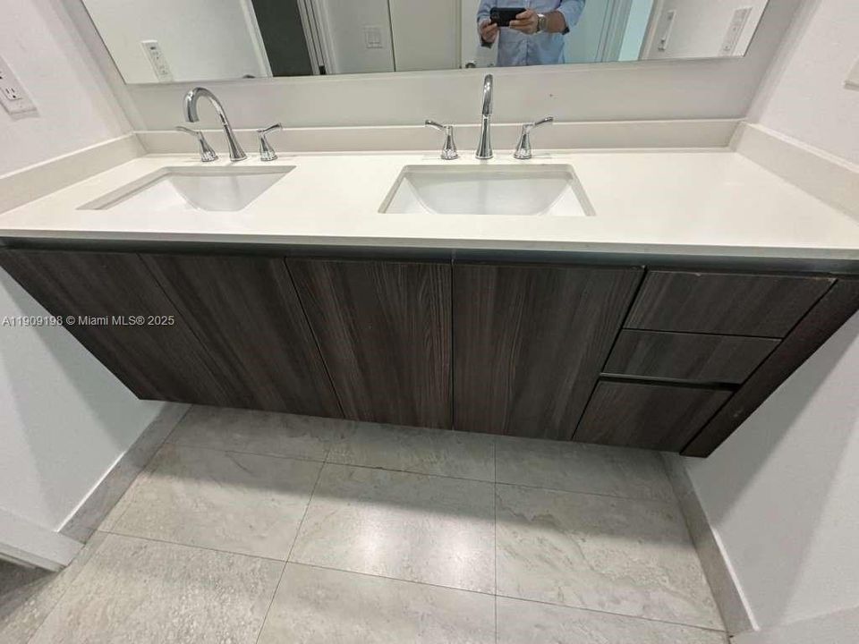 For Rent: $3,600 (1 beds, 1 baths, 745 Square Feet)