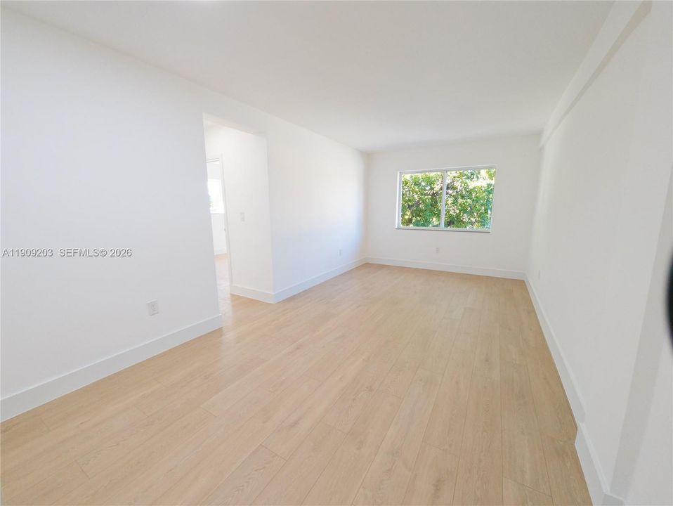 For Rent: $1,900 (2 beds, 1 baths, 800 Square Feet)