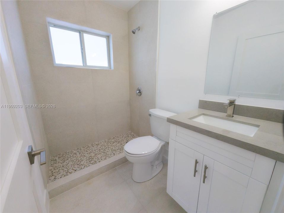 For Rent: $1,900 (2 beds, 1 baths, 800 Square Feet)