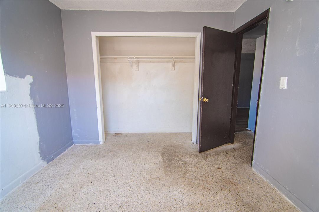For Rent: $1,900 (2 beds, 1 baths, 800 Square Feet)
