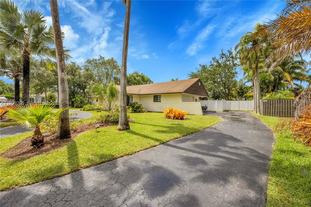 Active With Contract: $975,000 (4 beds, 2 baths, 2130 Square Feet)