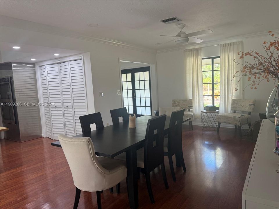 Active With Contract: $975,000 (4 beds, 2 baths, 2130 Square Feet)