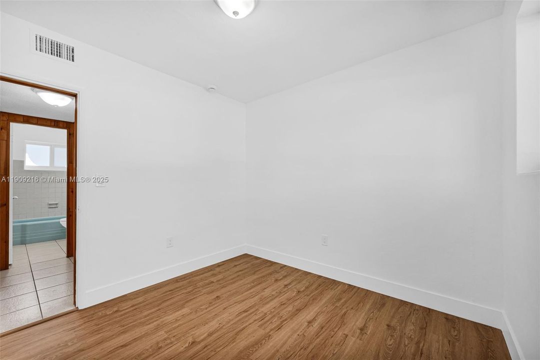 For Sale: $439,000 (4 beds, 1 baths, 1412 Square Feet)