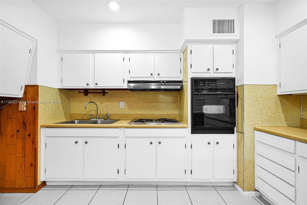 For Sale: $439,000 (4 beds, 1 baths, 1412 Square Feet)